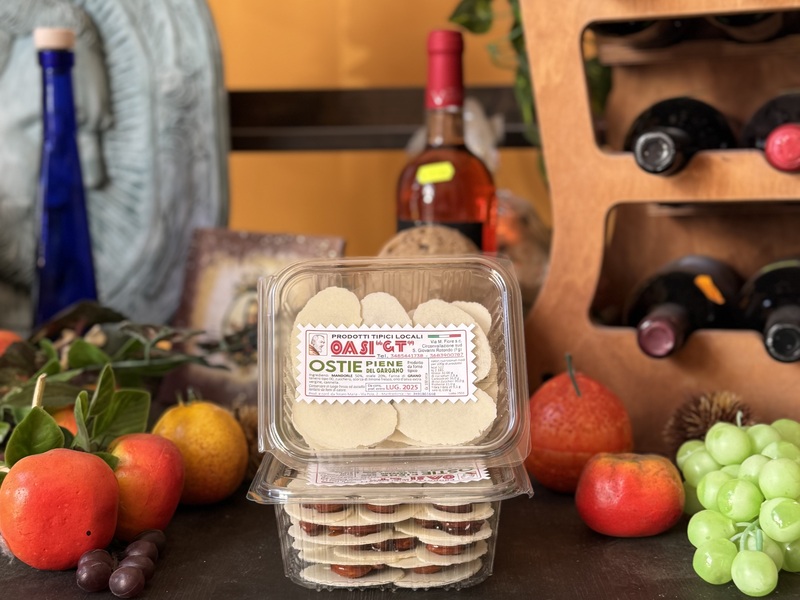 Gargano filled wafers with caramelized almonds
